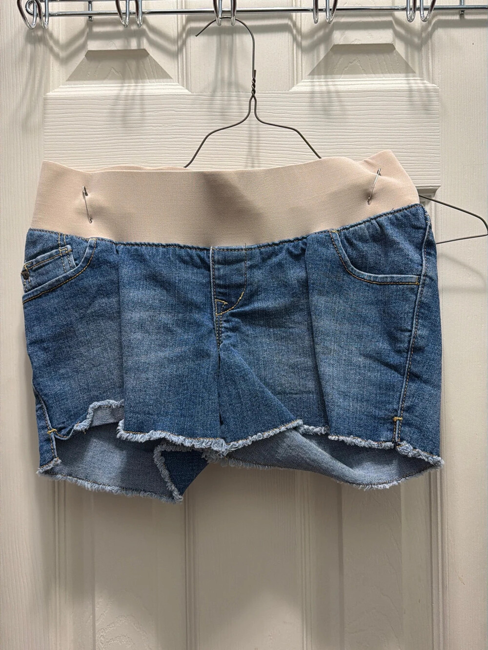 Old Navy Maternity Denim shorts sz 2